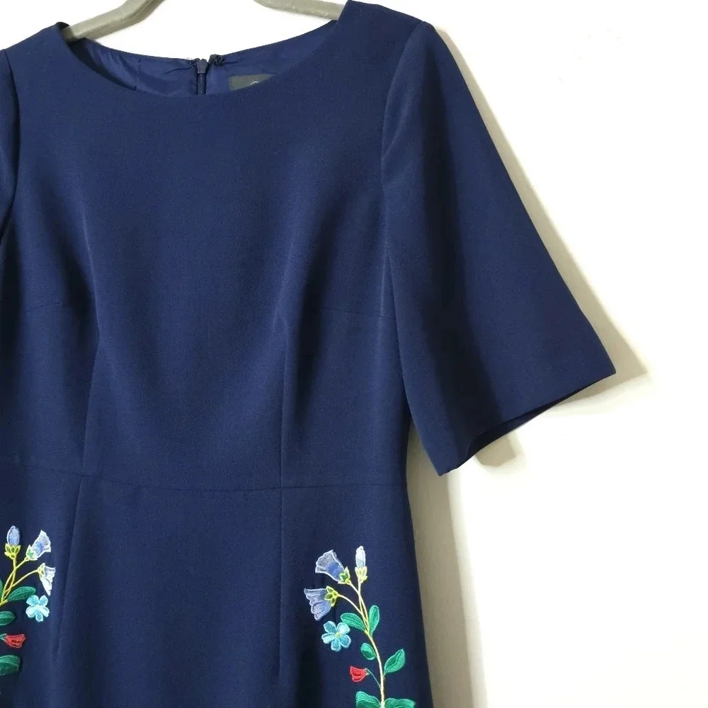 ADRIANNA PAPELL Nwot Short Sleeve Sheath Dress w/ Embroidered Flowers, Size 8 - Picture 5 of 16